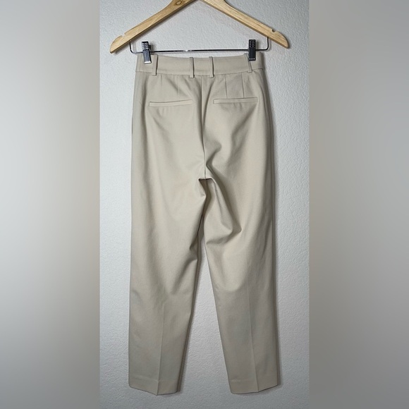 Aritzia Babaton Vogue Pant Cream
Size 00 - Picture 6 of 12